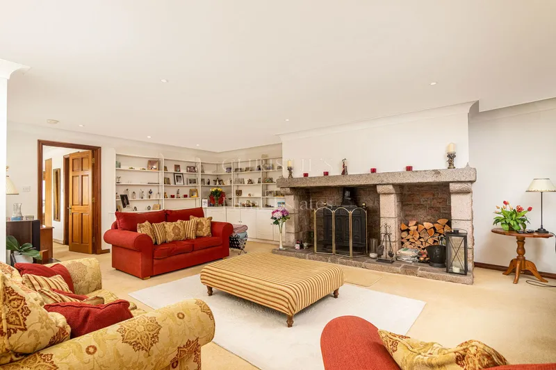 Substantial 4 Bedroom Dormer Bungalow In A Delightful Rural Setting — photograph 9