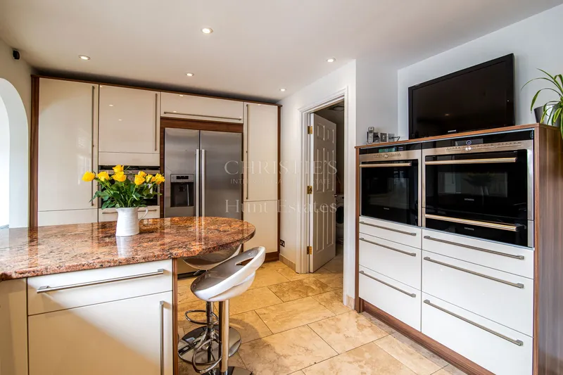 Substantial 4 Bedroom Dormer Bungalow In A Delightful Rural Setting — photograph 4