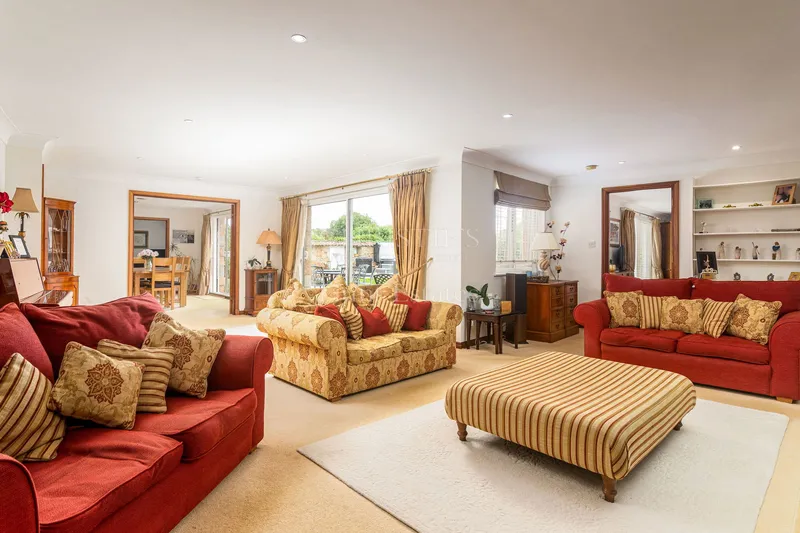 Substantial 4 Bedroom Dormer Bungalow In A Delightful Rural Setting — photograph 8