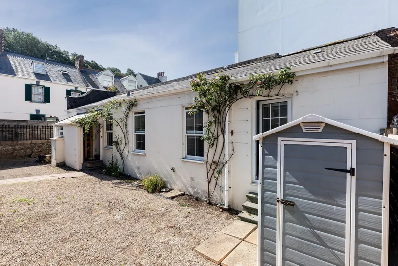 Detached One Bedroom Town Cottage With Garden — main photograph