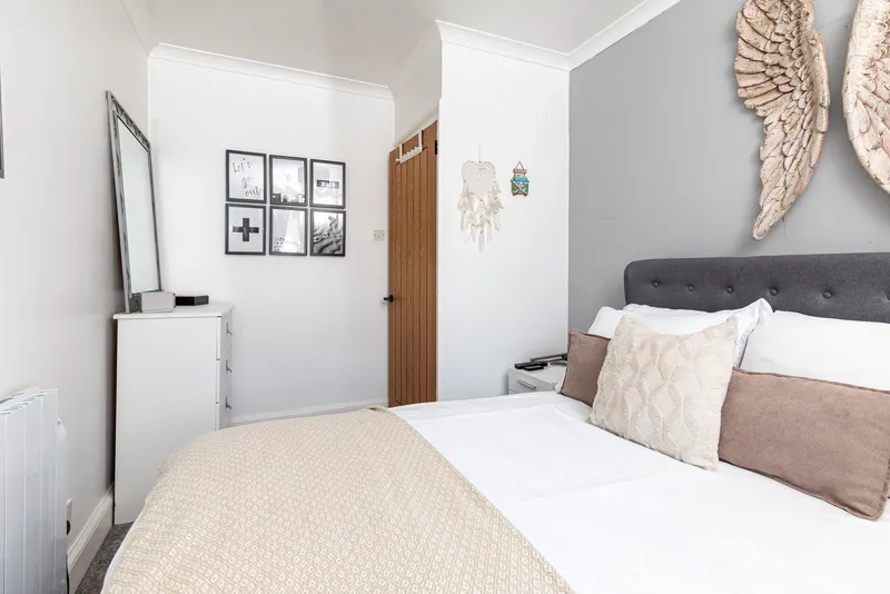 Two Bedroom Cottage with Private Courtyard — photograph 9