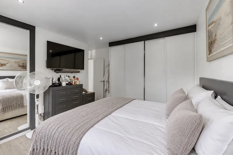 Versatile Detached Bungalow Home with Two Bedroom Annexe — photograph 10