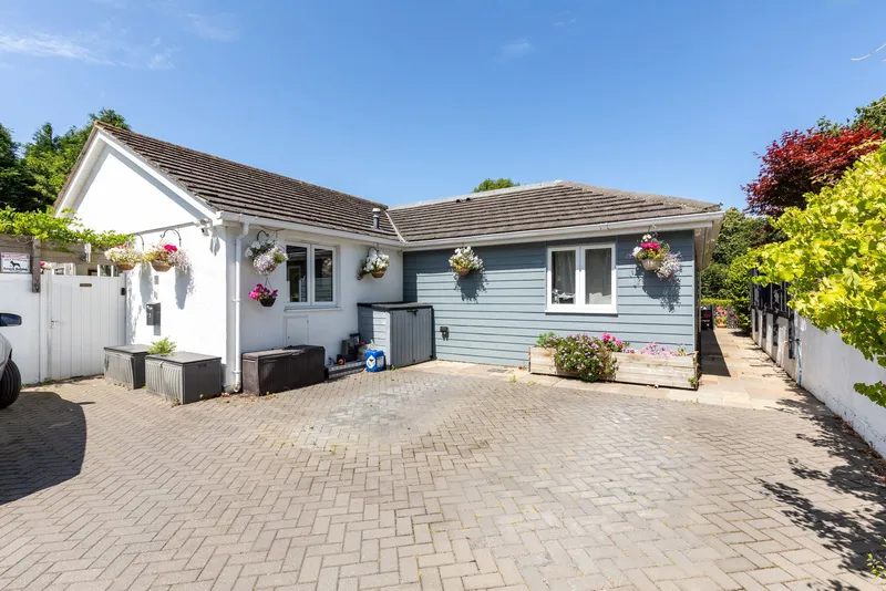 Versatile Detached Bungalow Home with Two Bedroom Annexe — photograph 2