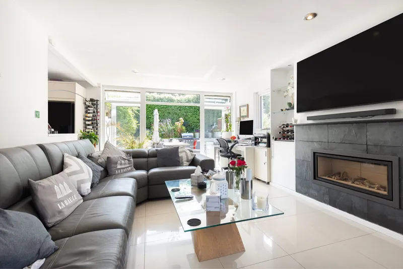 Versatile Detached Bungalow Home with Two Bedroom Annexe — photograph 4