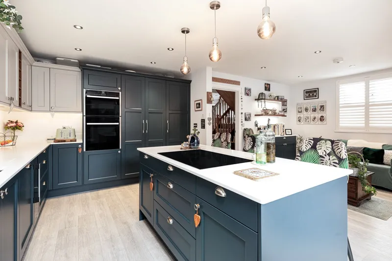 Four Bedroom Traditional Barn Conversion — photograph 10