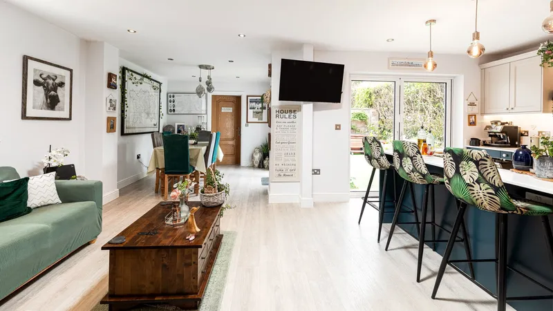 Four Bedroom Traditional Barn Conversion — photograph 2