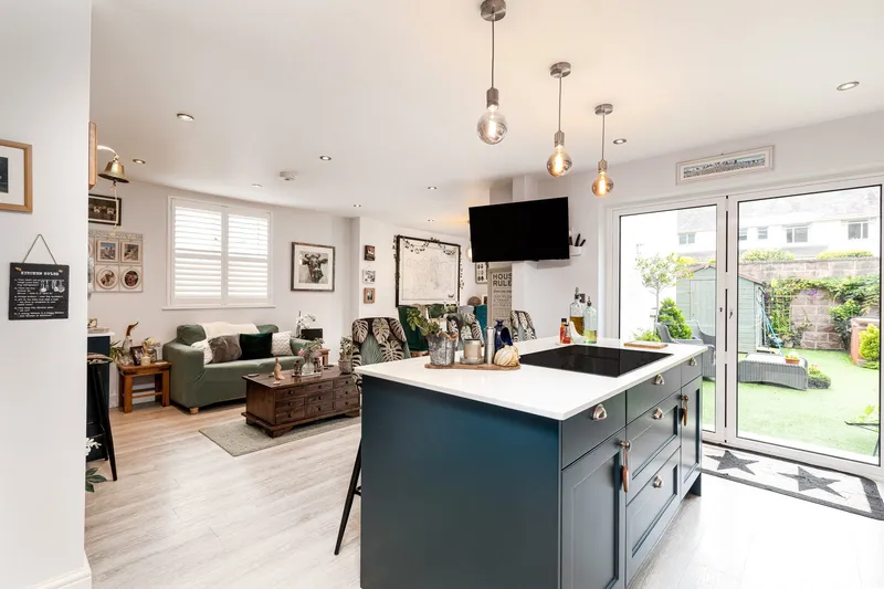 Four Bedroom Traditional Barn Conversion — photograph 4