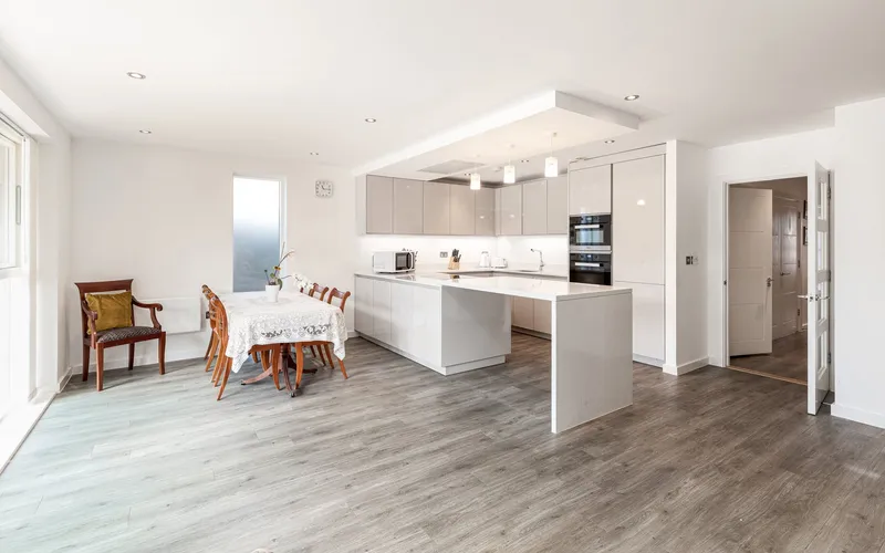 Modern Two-Bedroom Ground Floor Apartment in Gorey Village — photograph 6