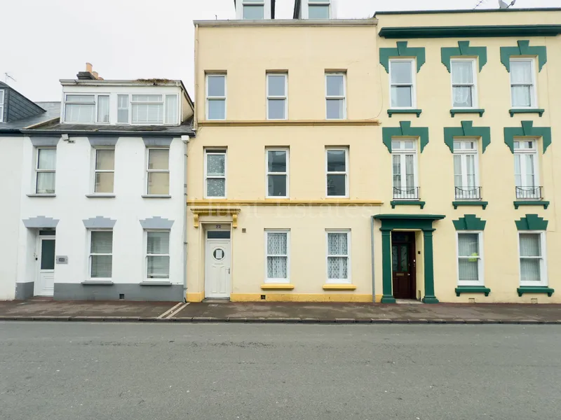 Immaculate One Bedroom Apartment – No Onward Chain — main photograph