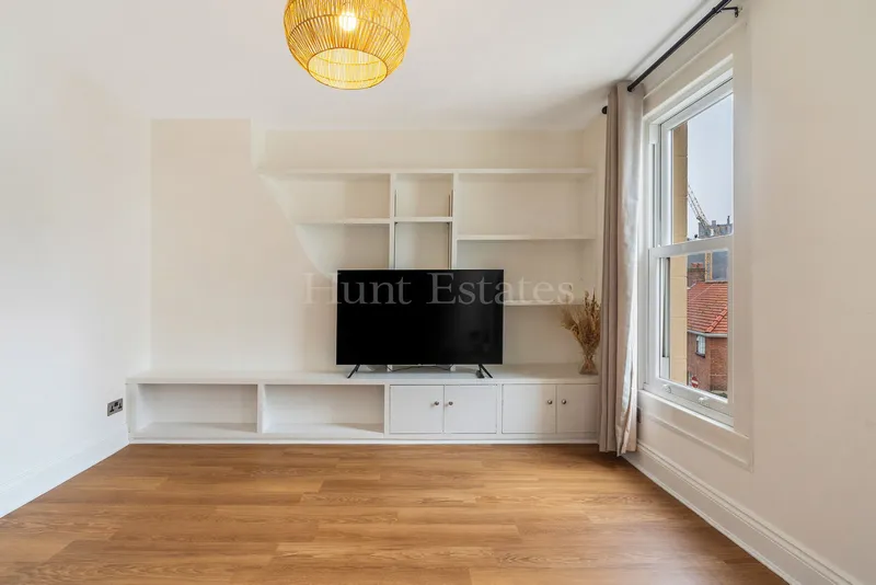 Immaculate One Bedroom Apartment – No Onward Chain — photograph 4