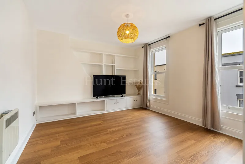 Immaculate One Bedroom Apartment – No Onward Chain — photograph 3