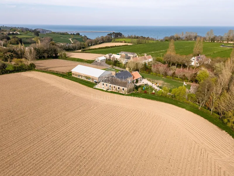 Substantial Granite Farm Complex With Extensive Land In A Delightful Rural Setting — photograph 2