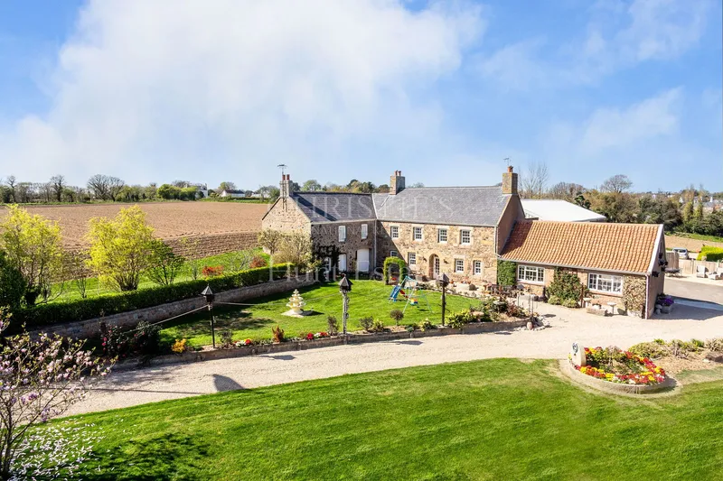 Substantial Granite Farm Complex With Extensive Land In A Delightful Rural Setting — photograph 5
