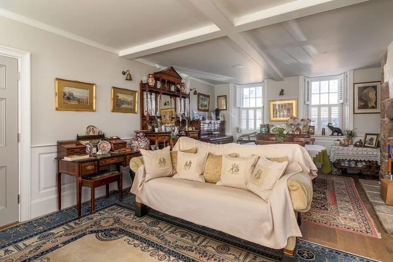 Superb Traditional Jersey Granite Home With Grounds — photograph 10