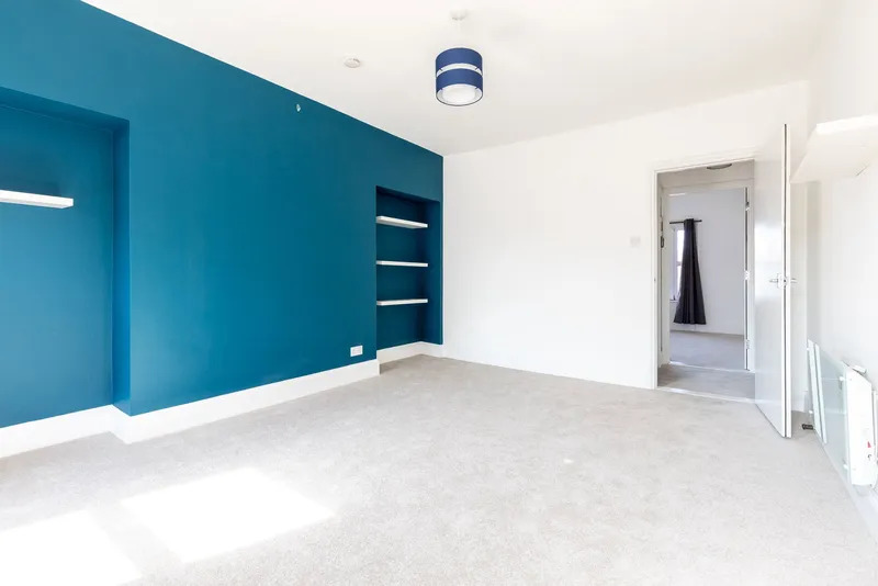 Third Floor One-Bedroom Apartment — photograph 6