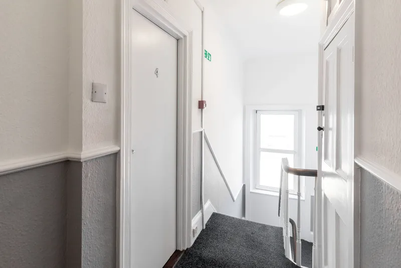 Third Floor One-Bedroom Apartment — photograph 4