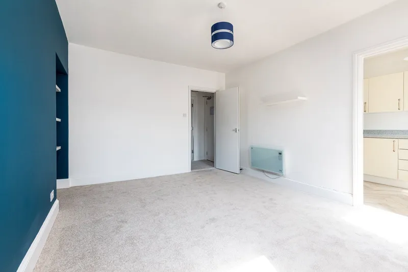 Third Floor One-Bedroom Apartment — photograph 8