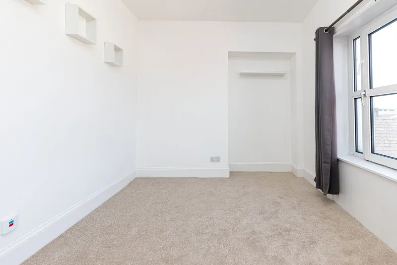 Third Floor One-Bedroom Apartment — photograph 5