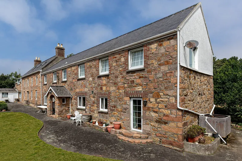 GRANITE FARMHOUSE IN SUPERB COUNTRYSIDE SETTING FOR MODERNISATION — photograph 9