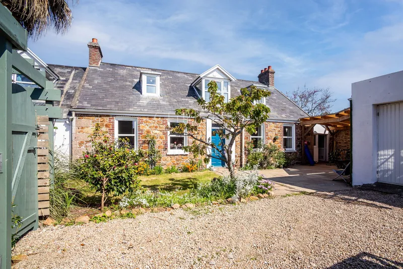 Attractive Two Generation Detached Granite Cottage Near The Beach — main photograph
