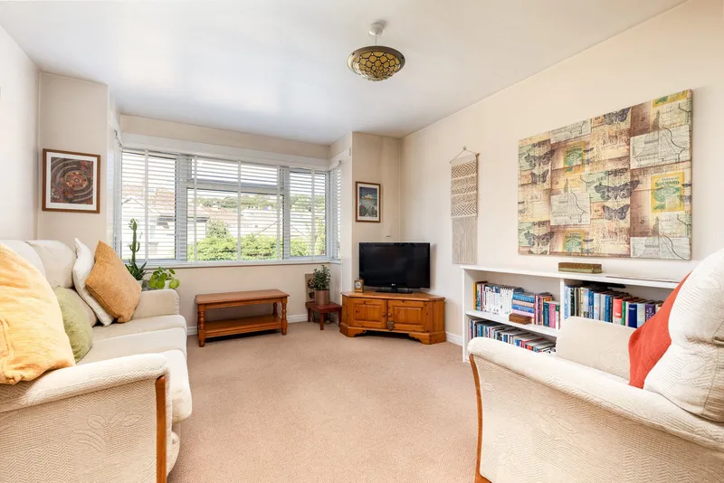 Spacious, Bright and Immaculately Presented One-Bedroom Apartment — photograph 3