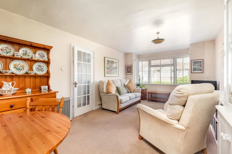 Spacious, Bright and Immaculately Presented One-Bedroom Apartment — photograph 2