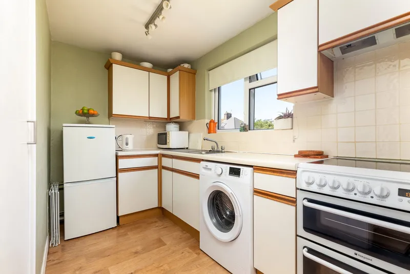 Spacious, Bright and Immaculately Presented One-Bedroom Apartment — photograph 6