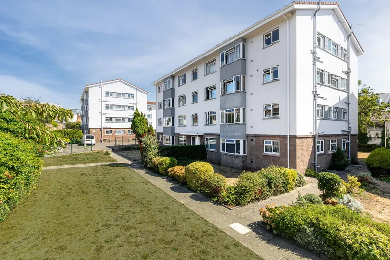 Spacious, Bright and Immaculately Presented One-Bedroom Apartment — main photograph