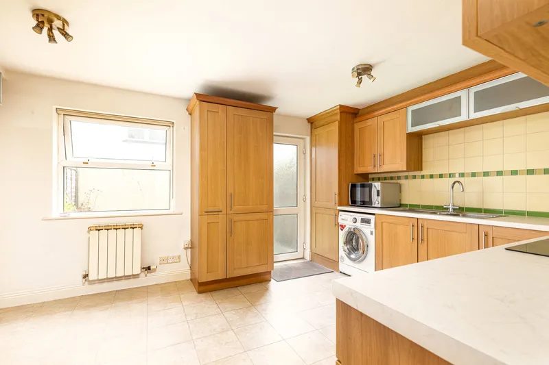 Two Bedroom, Two Bathroom Terraced House with Garage and Garden — photograph 5