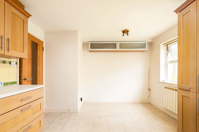 Two Bedroom, Two Bathroom Terraced House with Garage and Garden — photograph 6