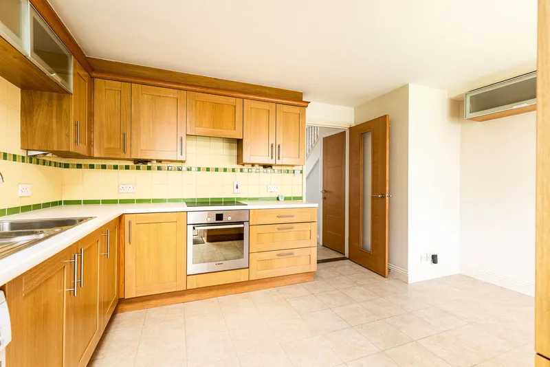 Two Bedroom, Two Bathroom Terraced House with Garage and Garden — photograph 3