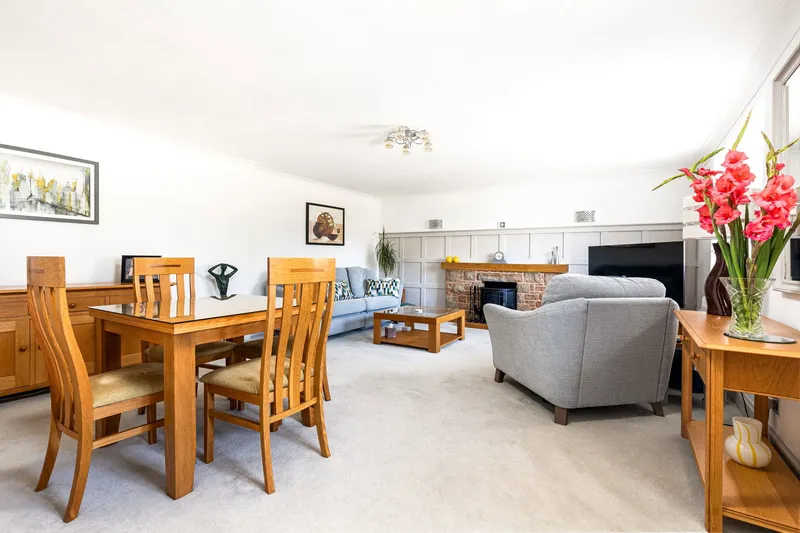 Three-Bedroom Granite Home with Garage & Garden – Rural St Helier — photograph 9