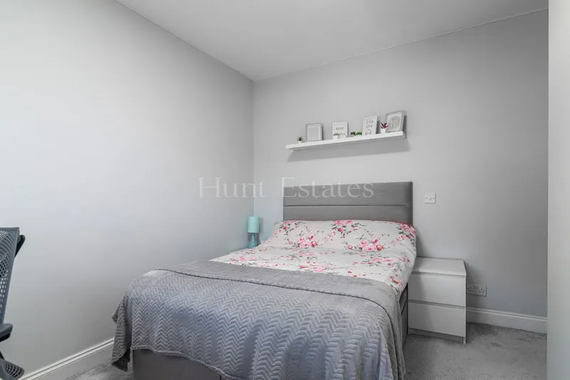 Two-Bedroom Purpose-Built Apartment With Parking — photograph 9