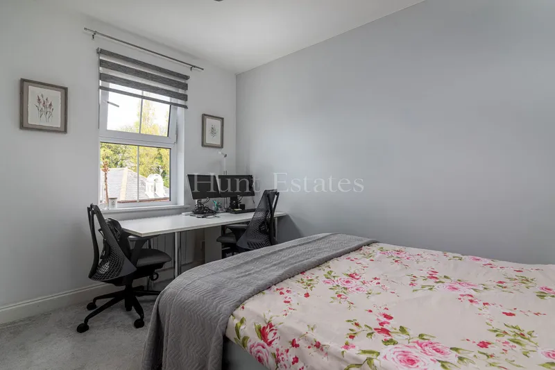 Two-Bedroom Purpose-Built Apartment With Parking — photograph 10