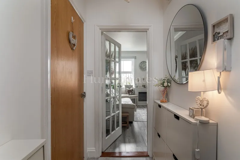 Two-Bedroom Purpose-Built Apartment With Parking — photograph 8