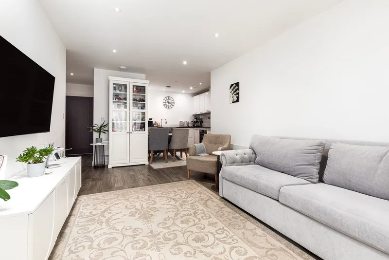 Modern One Bedroom Apartment with Balcony. Westview, St Helier — photograph 4