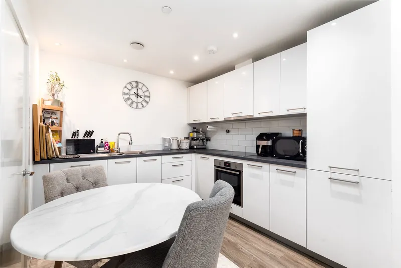 Modern One Bedroom Apartment with Balcony. Westview, St Helier — photograph 8