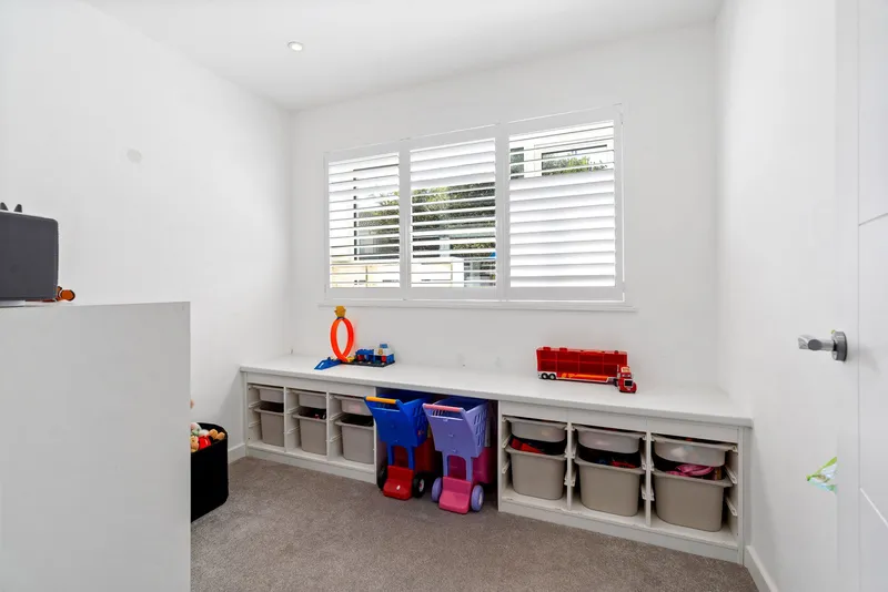 Beautiful Immaculate Four Bedroom Family Home — photograph 10