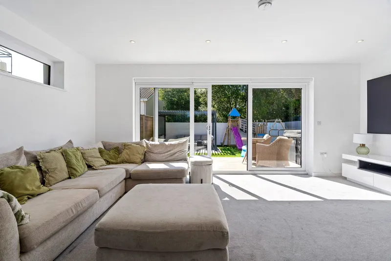 Beautiful Immaculate Four Bedroom Family Home — photograph 2
