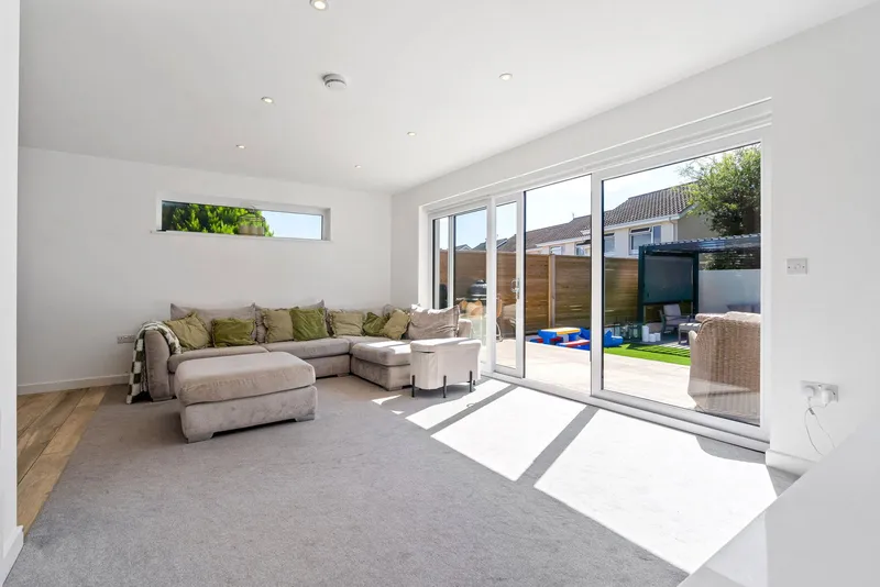 Beautiful Immaculate Four Bedroom Family Home — photograph 8