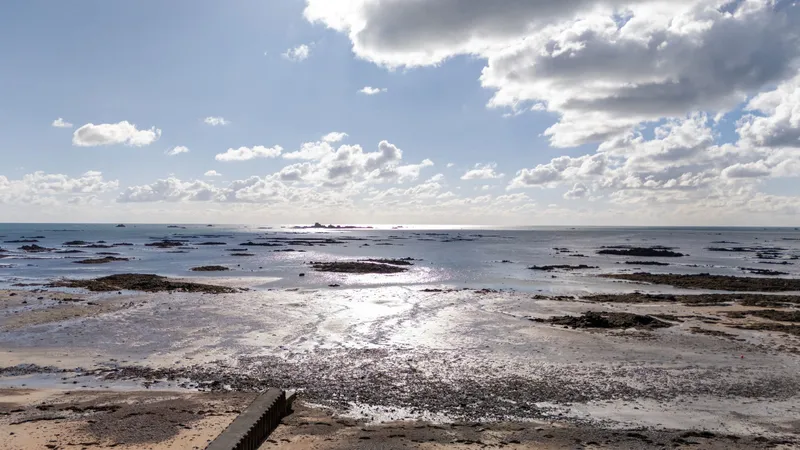 Rare opportunity to acquire beachfront home — photograph 2
