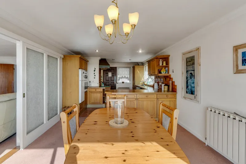 Rare opportunity to acquire beachfront home — photograph 8