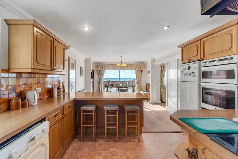 Rare opportunity to acquire beachfront home — photograph 5