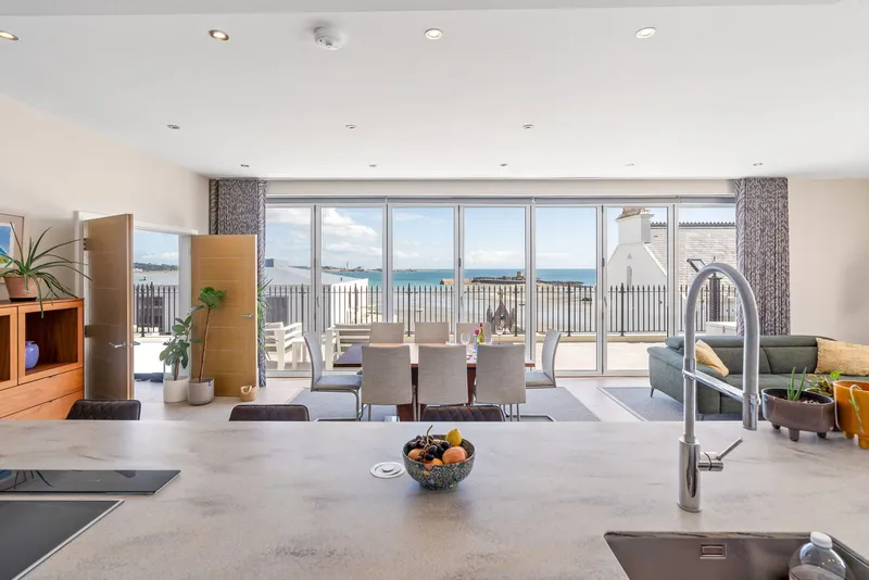 Modern Elegant St. Aubin Home with Sea Views and Garaging — photograph 8