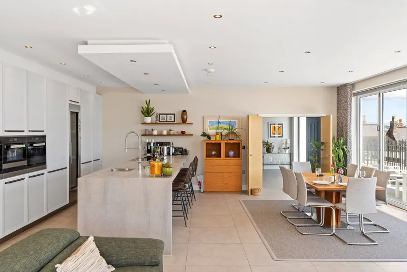 Modern Elegant St. Aubin Home with Sea Views and Garaging — photograph 10