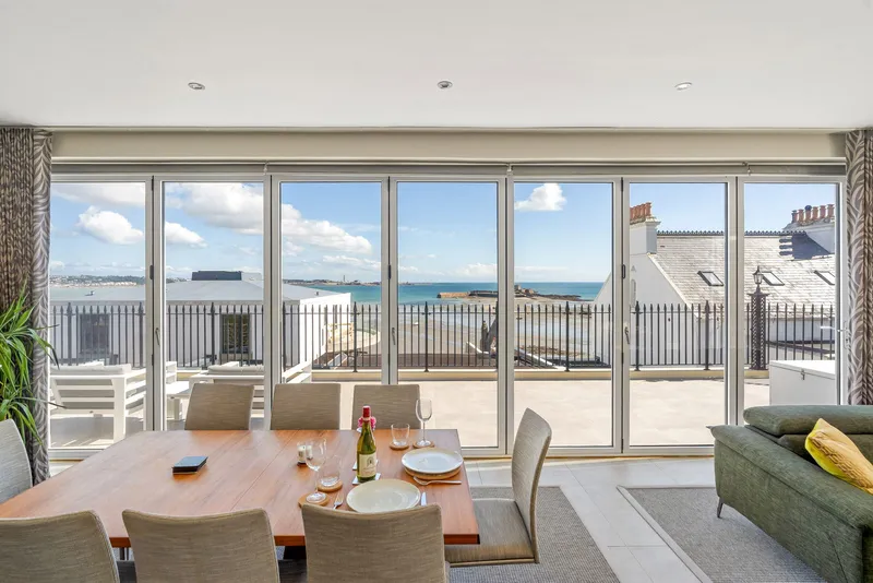 Modern Elegant St. Aubin Home with Sea Views and Garaging — photograph 9