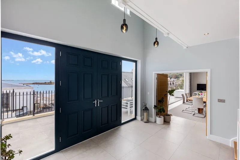 Modern Elegant St. Aubin Home with Sea Views and Garaging — photograph 4