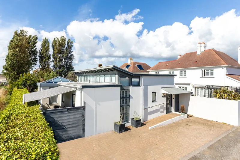 Modern Two Bedroom Detached Bungalow — main photograph