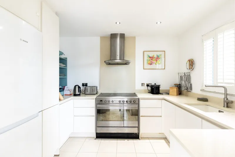 Modern Two Bedroom Detached Bungalow — photograph 10