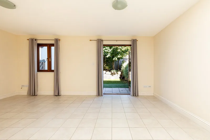 Three Bedroom, Two Bathroom Semi-Detached House With Garage — photograph 7
